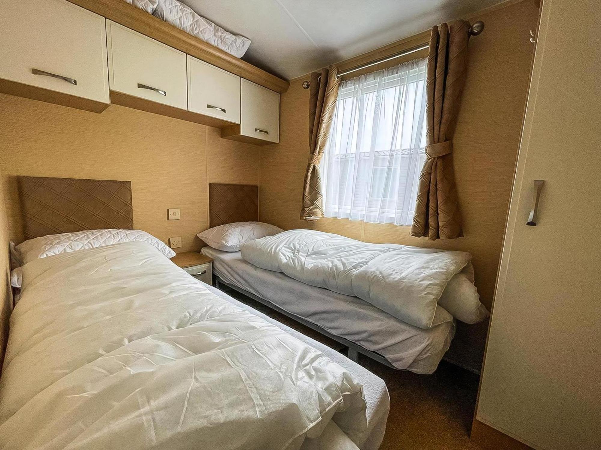 Lovely Caravan By The Beach In Pakefield, Suffolk Ref 68007Cl Lowestoft Exterior photo